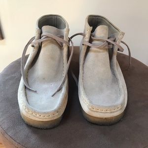 Men’s Clark Wallabees, tan suede, 10.5